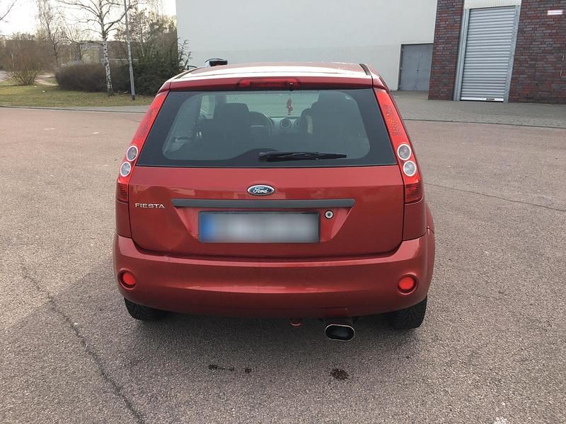 Gebraucht Ford Fiesta 69 PS (50 kW) 2006 Rot Kleinwagen