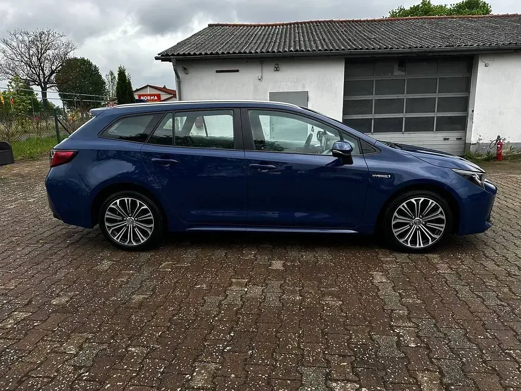 Używany Toyota Corolla 184 KM (135 kW) 2019 Niebieski Kombi