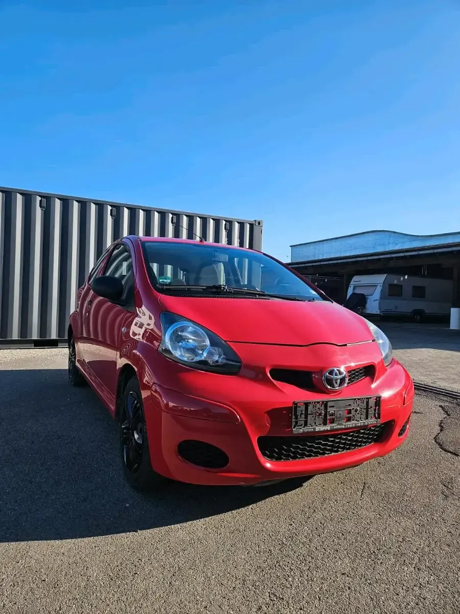 Gebraucht Toyota Aygo 68 PS (50 kW) 2010 Rot Kleinwagen