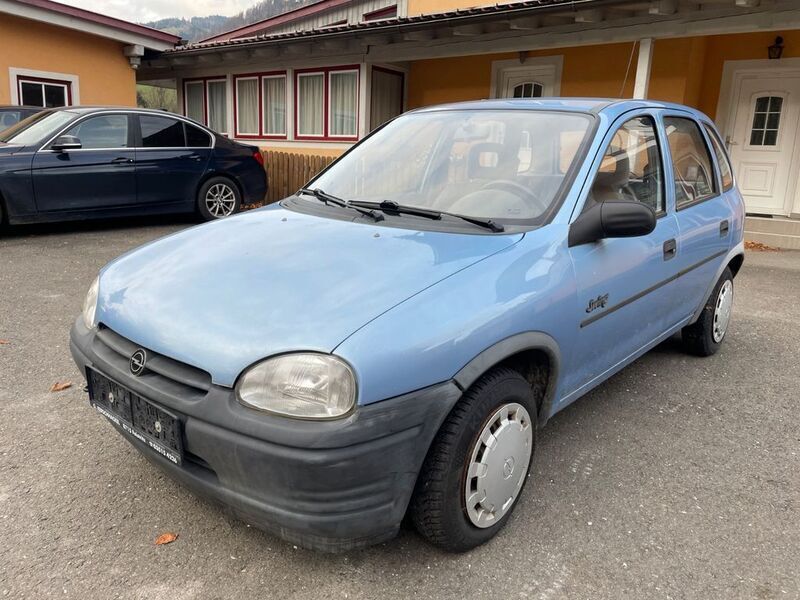 Blau Gebraucht 1994 Opel Corsa Swing Limousine | 800 € - Bild 1/4