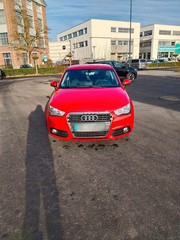 Gebraucht Audi A1 Attraction 105 PS (77 kW) 2012 Rot Kleinwagen