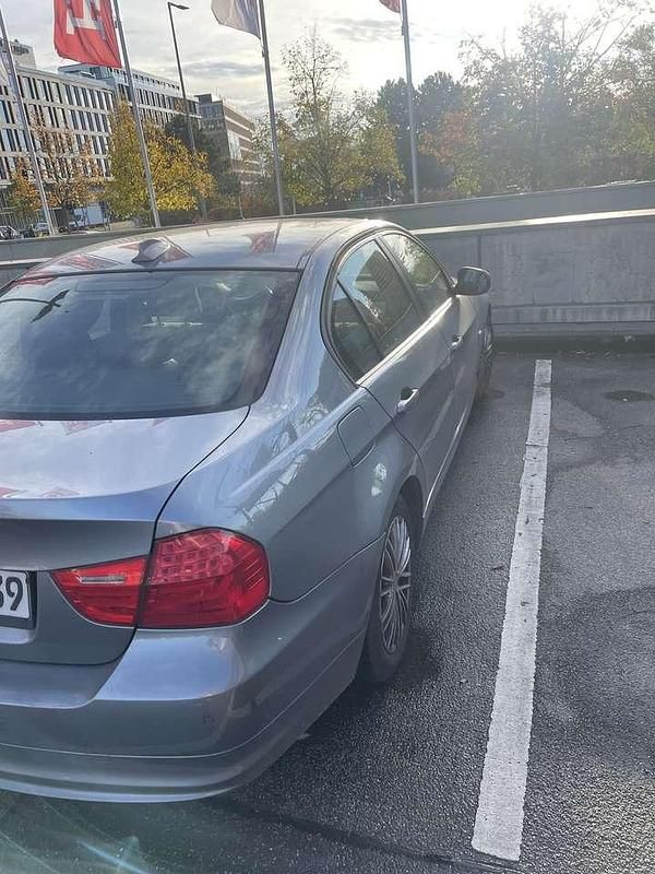 Gebraucht BMW 318 143 PS (105 kW) 2011 Limousine