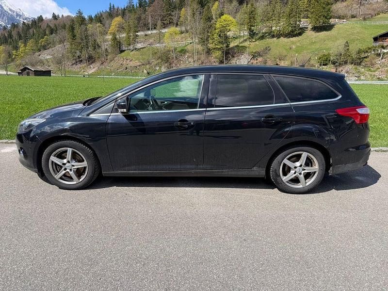Używany Ford Focus Titanium 150 KM (110 kW) 2011 Czarny Sedan/Limuzyna