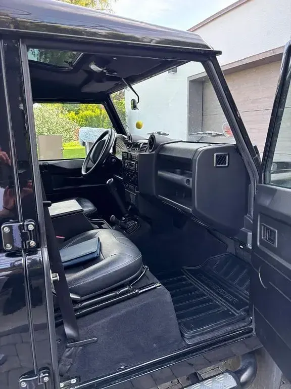 Gebraucht Land Rover Defender SE 122 PS (89 kW) 2015 Schwarz SUV