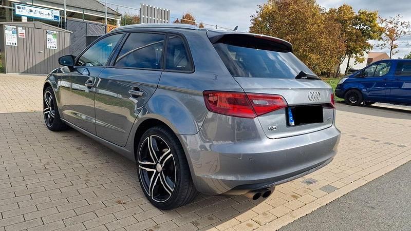 Gebraucht Audi A3 Attraction 125 PS (91 kW) 2015 Grau Limousine