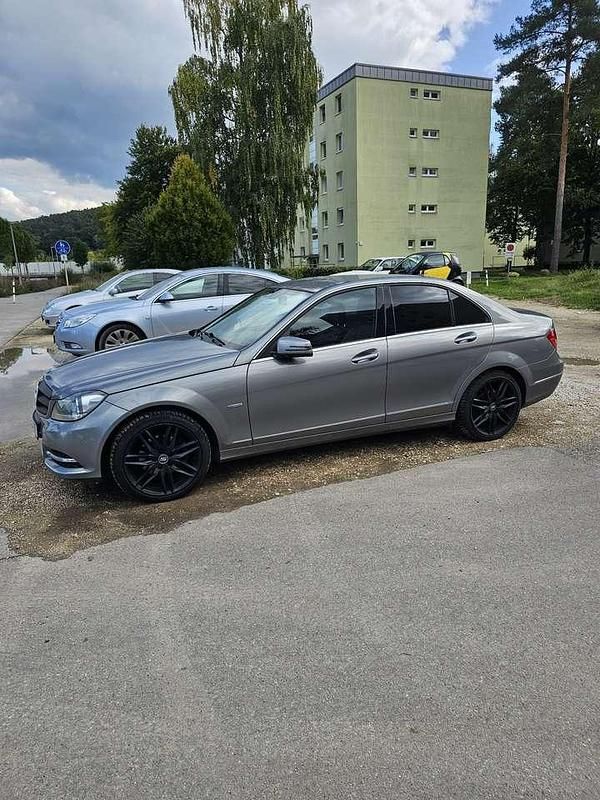 Grau Gebraucht 2011 Mercedes C220 Avantgarde Limousine | 10.000 € (Fairer Preis) - Bild 1/4