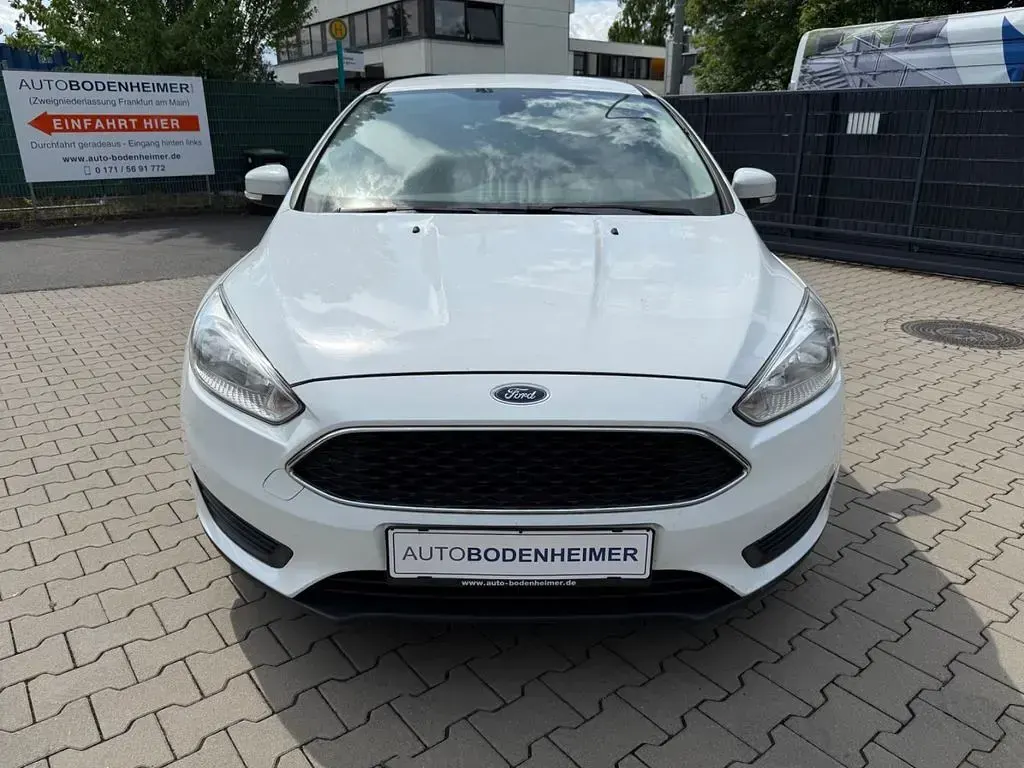 Gebraucht Ford Focus Trend 125 PS (91 kW) 2017 Weiß Limousine