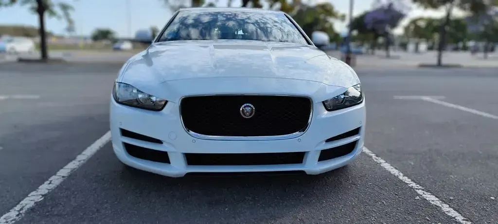 Gebraucht Jaguar XE Pure 179 PS (131 kW) 2018 Weiß Limousine