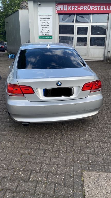 Silber Gebraucht 2007 BMW 320 Sport Line Coupé | 6.799 € (Guter Preis) - Bild 1/4