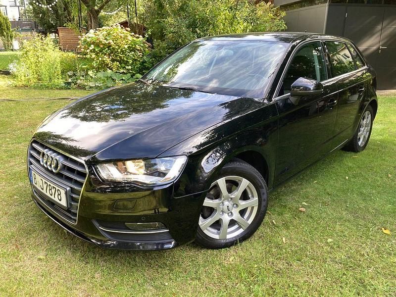 Schwarz Gebraucht 2014 Audi A3 Sportback Ambiente Limousine | 9.600 € (Fairer Preis) - Bild 1/4