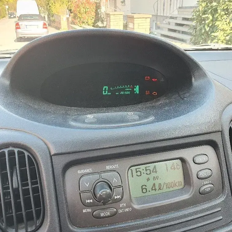 Gebraucht Toyota Yaris Verso 86 PS (63 kW) 2000 Rot Van / Kleinbus