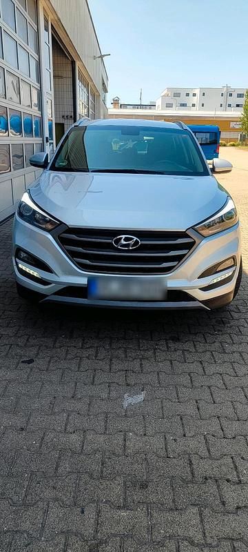 Grau Gebraucht 2018 Hyundai Tucson SUV | 14.000 € (Superpreis) - Bild 1/4
