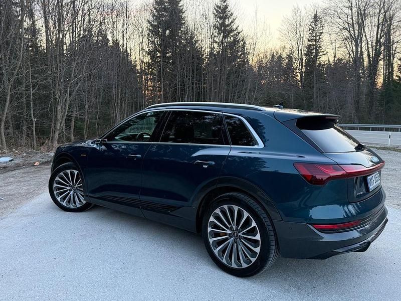 Gebraucht Audi e-tron Sport 300 kW (408 PS) 2020 Blau SUV
