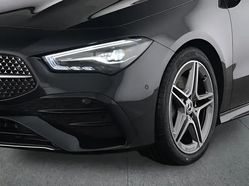 Gebraucht Mercedes CLA200 163 PS (119 kW) 2025 Schwarz Limousine