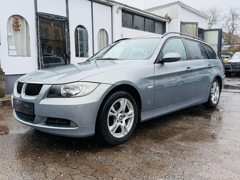 Gebraucht BMW 320 150 PS (110 kW) 2006 Blau Kombi
