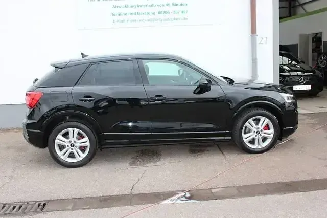 Gebraucht Audi Q2 Sport 150 PS (110 kW) 2021 Schwarz SUV