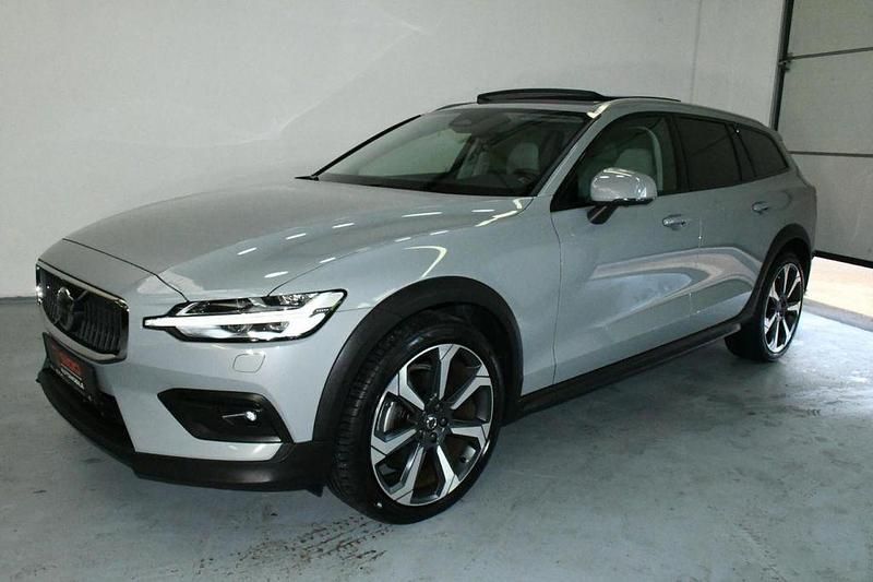 Gebraucht Volvo V60 CC 197 PS (144 kW) 2023 Vapour grey metallic (grau) Kombi
