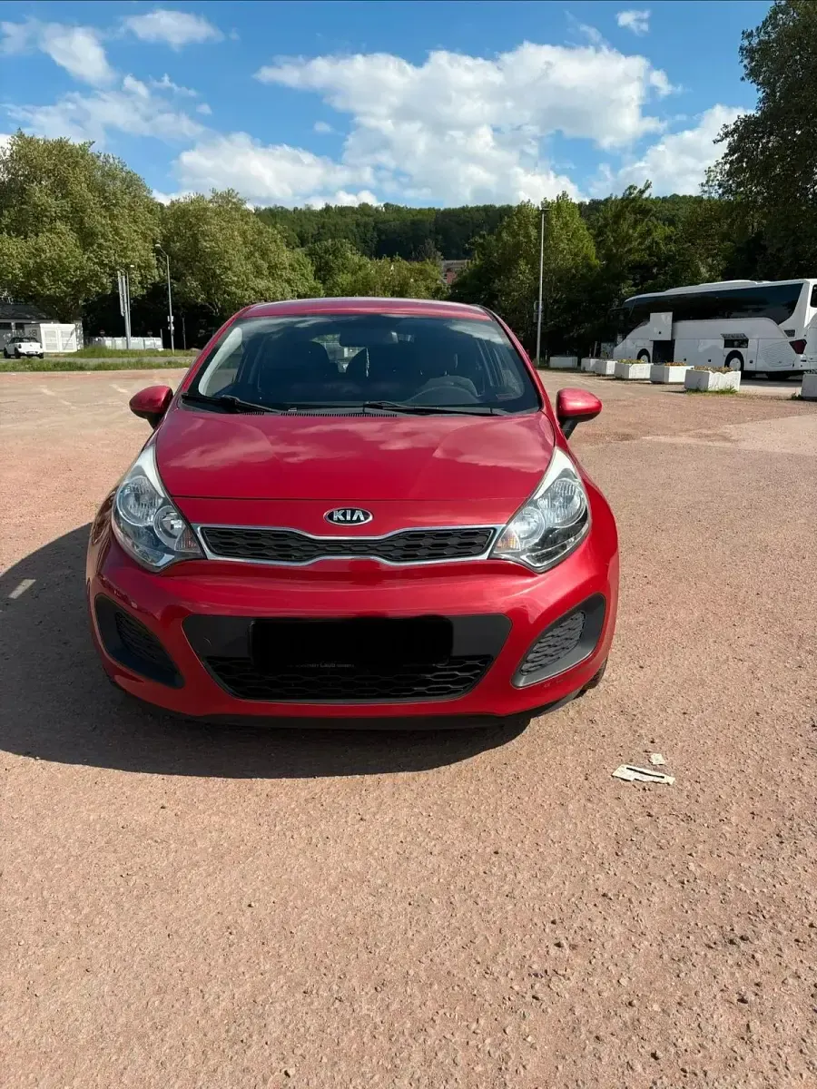 Gebraucht Kia Rio Edition 7 85 PS (62 kW) 2015 Rot Kleinwagen