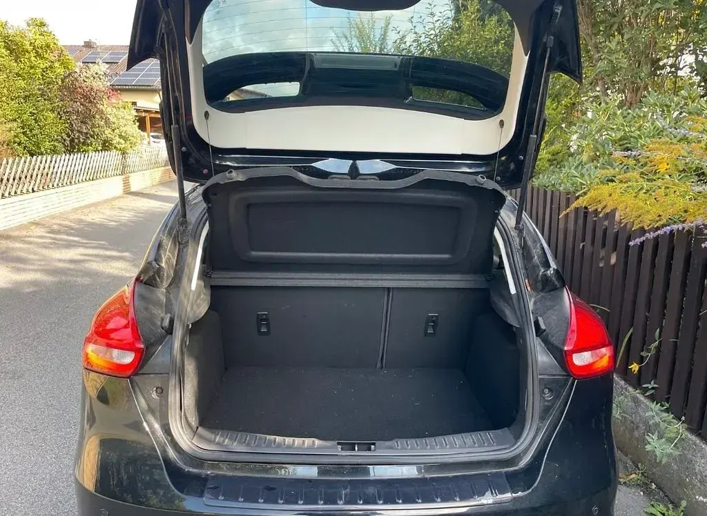 Gebraucht Ford Focus ST-Line 150 PS (110 kW) 2016 Schwarz Limousine