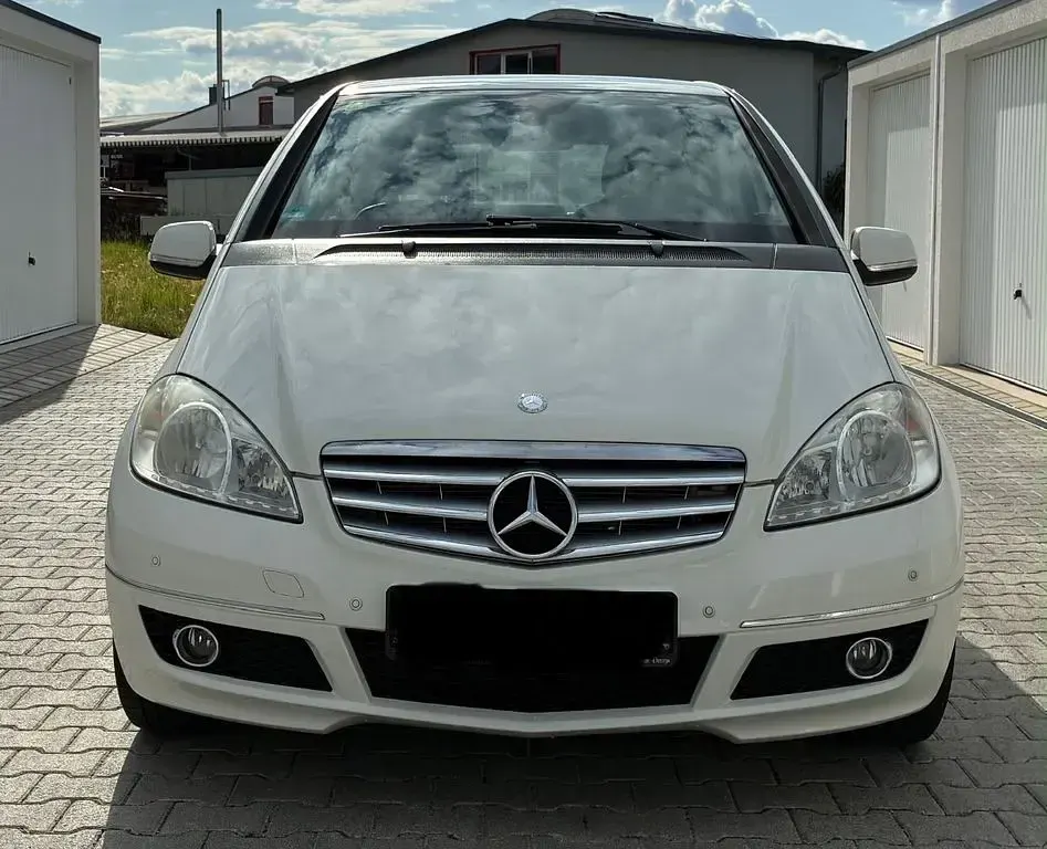 Gebraucht Mercedes A180 Avantgarde 116 PS (85 kW) 2010 Weiß Limousine