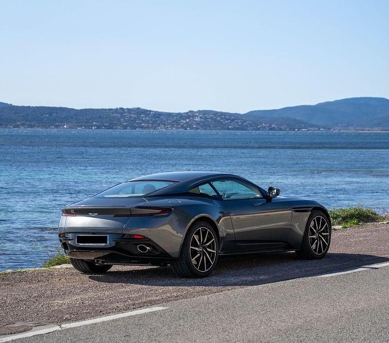 Gebraucht Aston Martin DB11 608 PS (447 kW) 2017 Grau Coupé