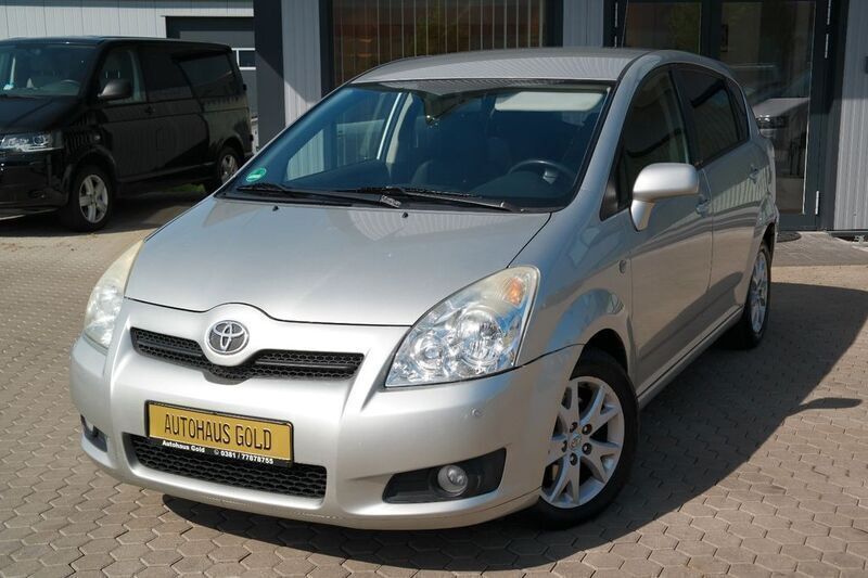 Silber Gebraucht 2009 Toyota Corolla Verso Van / Kleinbus | 3.790 € (Fairer Preis) - Bild 1/4