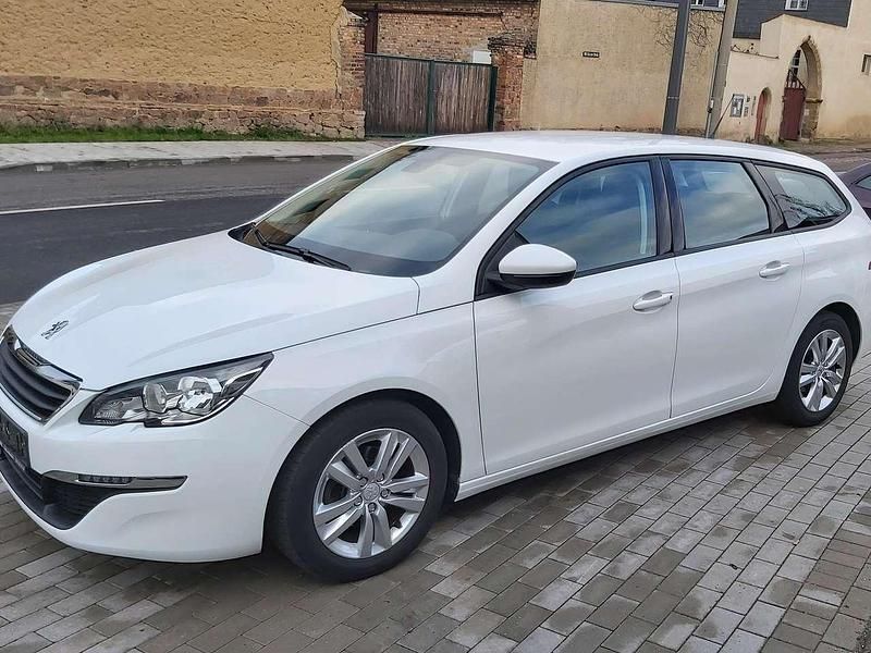 Lack weiss banquise Gebraucht 2015 Peugeot 308 Active Kombi | 8.490 € (Fairer Preis) - Bild 1/4