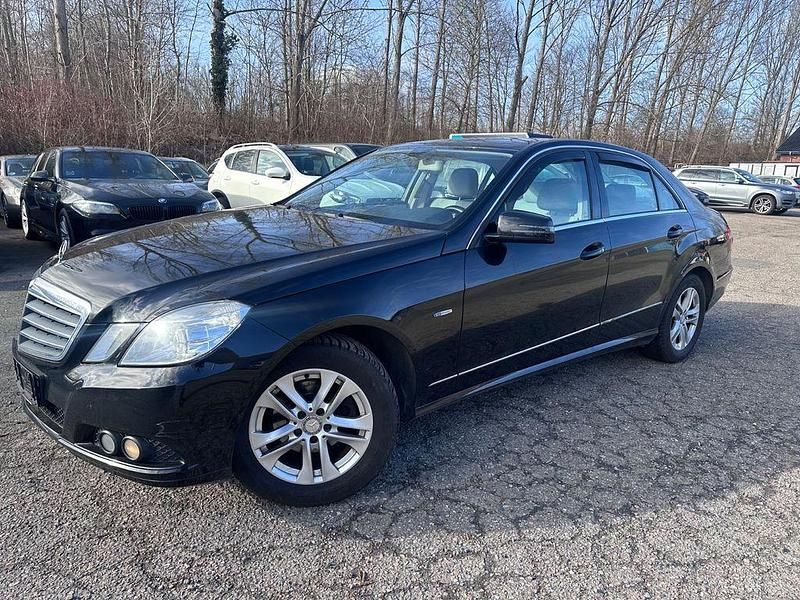 Gebraucht Mercedes E200 136 PS (100 kW) 2010 Schwarz Limousine