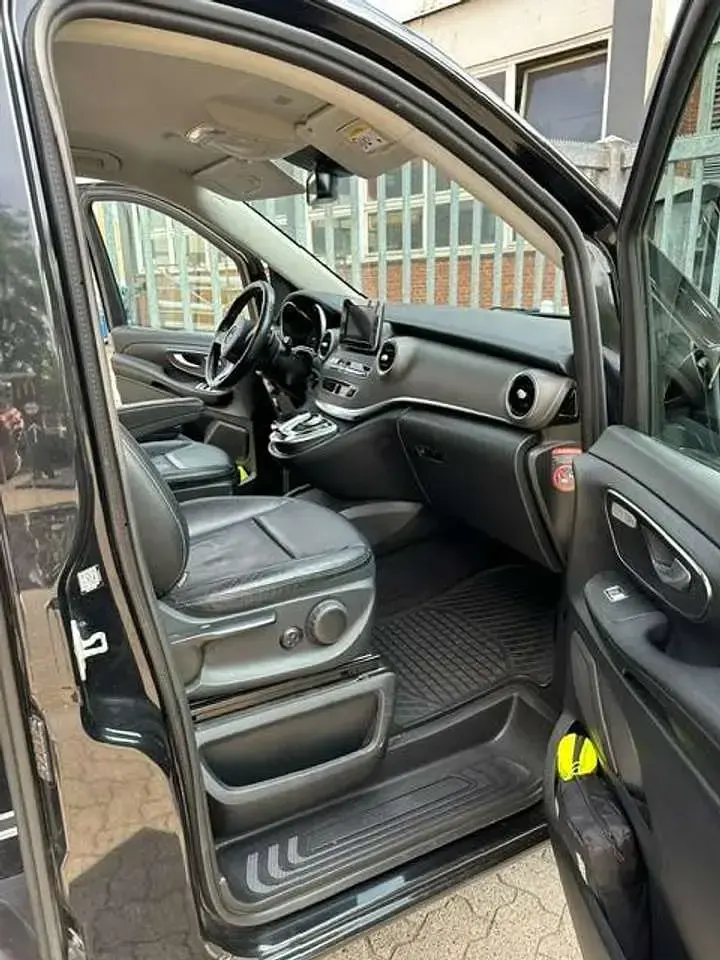 Gebraucht Mercedes V220 Avantgarde 163 PS (119 kW) 2017 Schwarz Van / Kleinbus
