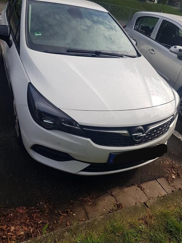 Weiß Gebraucht 2021 Opel Astra Limousine | 10.500 € (Superpreis) - Bild 1/4