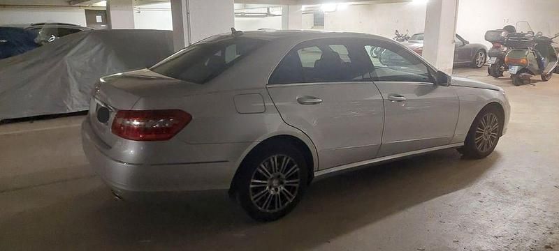 Gebraucht Mercedes E350 272 PS (200 kW) 2011 Silber Limousine