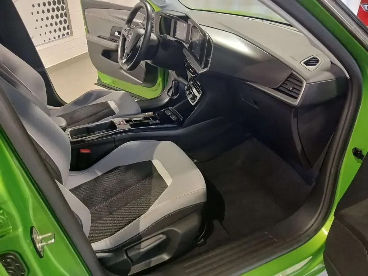 Gebraucht Opel Mokka-e Elegance 100 kW (136 PS) 2023 Matcha green/ikone gruen SUV