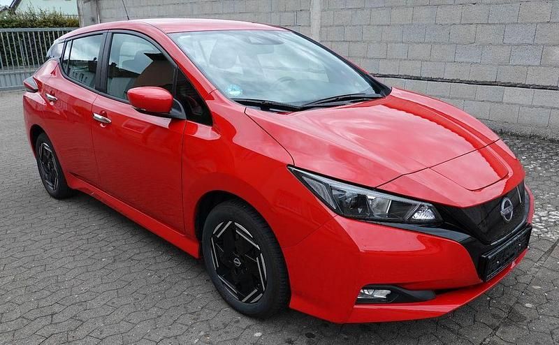 Rot Gebraucht 2023 Nissan Leaf Acenta Kleinwagen | 19.750 € (Fairer Preis) - Bild 1/4