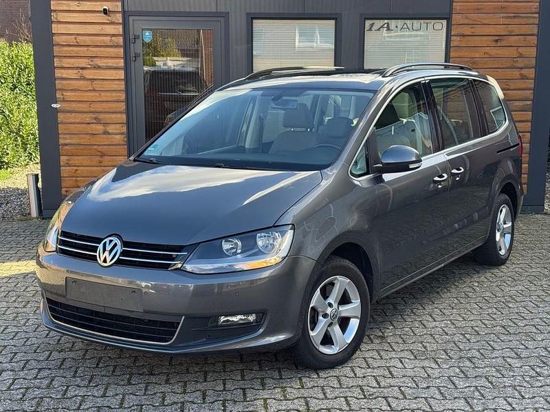 Grau Gebraucht 2012 VW Sharan Comfortline Van / Kleinbus | 12.990 € (Etwas zu teuer) - Bild 1/4