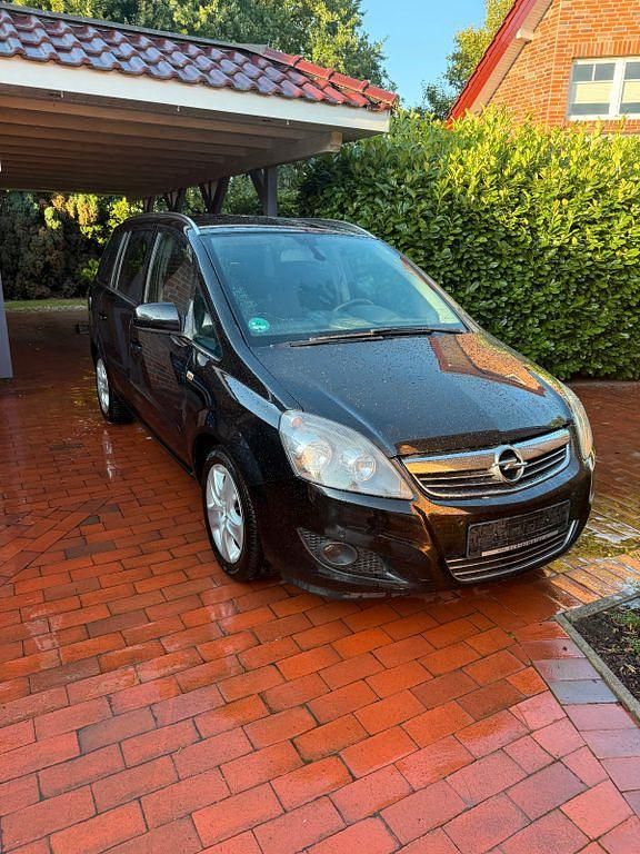 Schwarz Gebraucht 2011 Opel Zafira Design Edition Van / Kleinbus | 2.900 € (Fairer Preis) - Bild 1/4