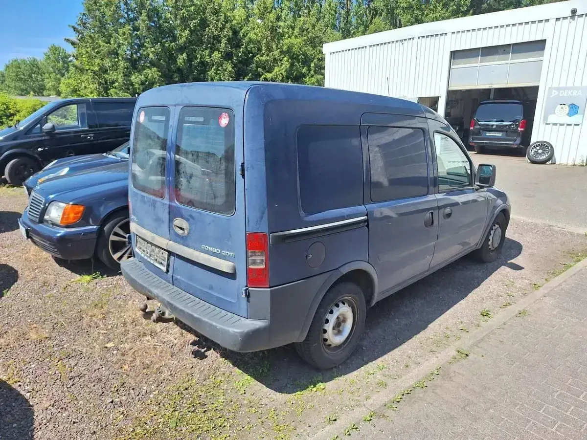 Gebraucht Opel Combo 75 PS (55 kW) 2007 Royalblau h: u2/f:atlantikblau Van / Kleinbus
