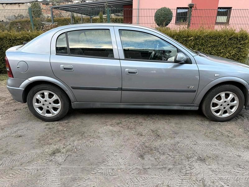 Gebraucht Opel Astra 2003 Silber Kleinwagen