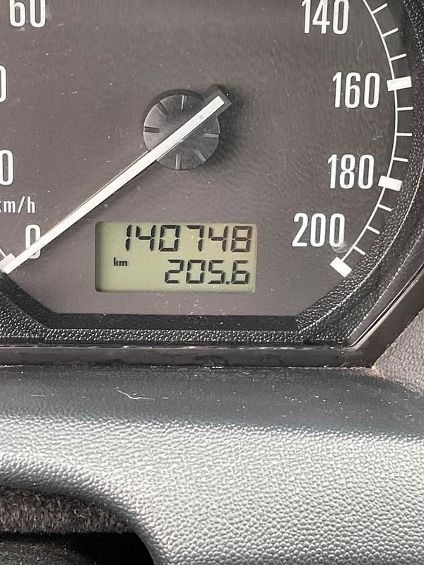 Grau Gebraucht 2004 Skoda Fabia Kleinwagen | 2.300 € (Etwas zu teuer) - Bild 1/4
