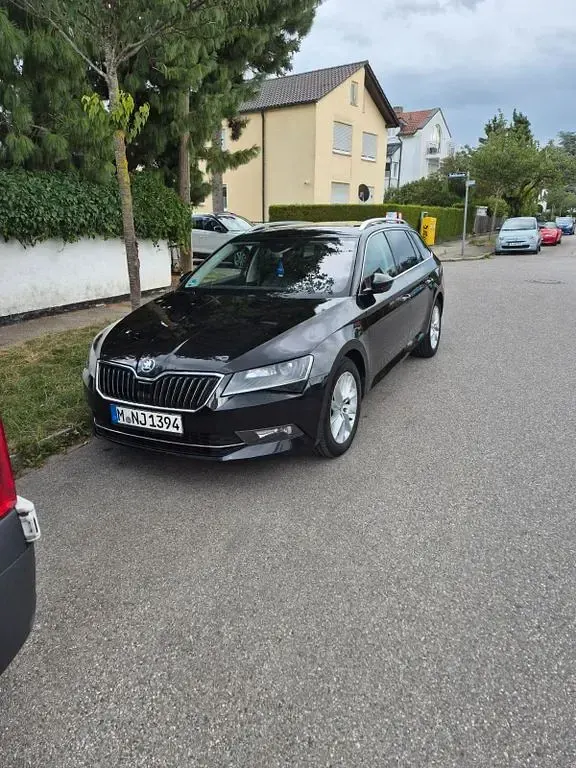 Gebraucht Skoda Superb LAURIN & KLEMENT 190 PS (139 kW) 2019 Schwarz Kombi