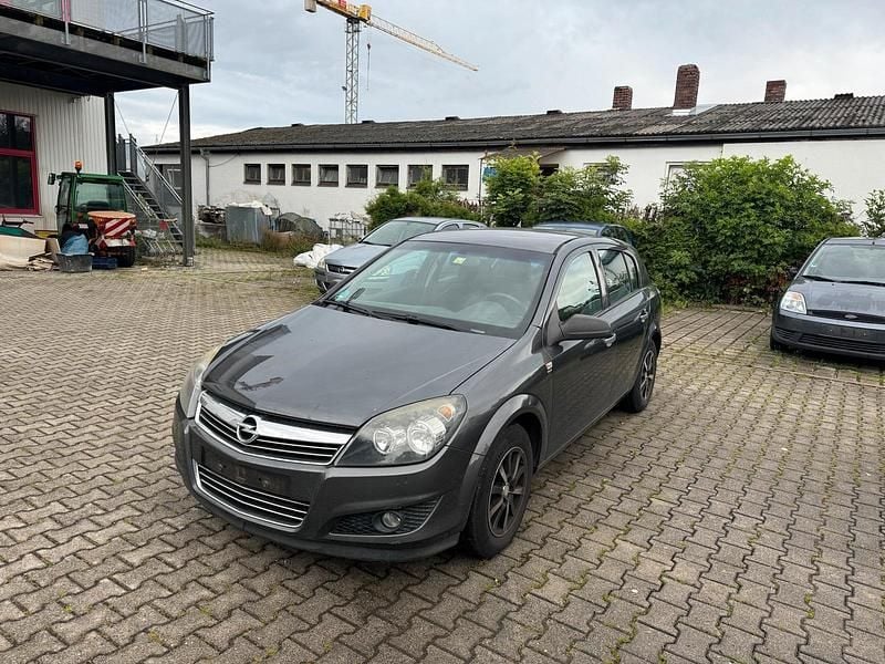 Grau Gebraucht 2009 Opel Astra Limousine | 1.999 € (Fairer Preis) - Bild 1/4
