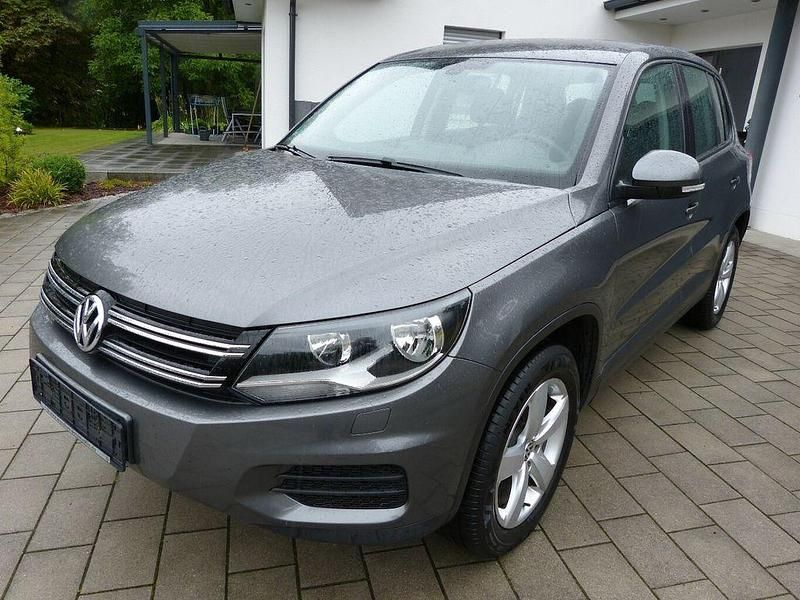 Grau Gebraucht 2012 VW Tiguan Track & Field SUV | 9.299 € (Fairer Preis) - Bild 1/4