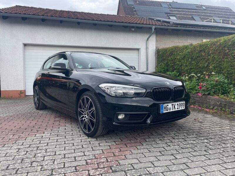 Schwarz Gebraucht 2016 BMW 118 Kleinwagen | 12.000 € (Fairer Preis) - Bild 1/4