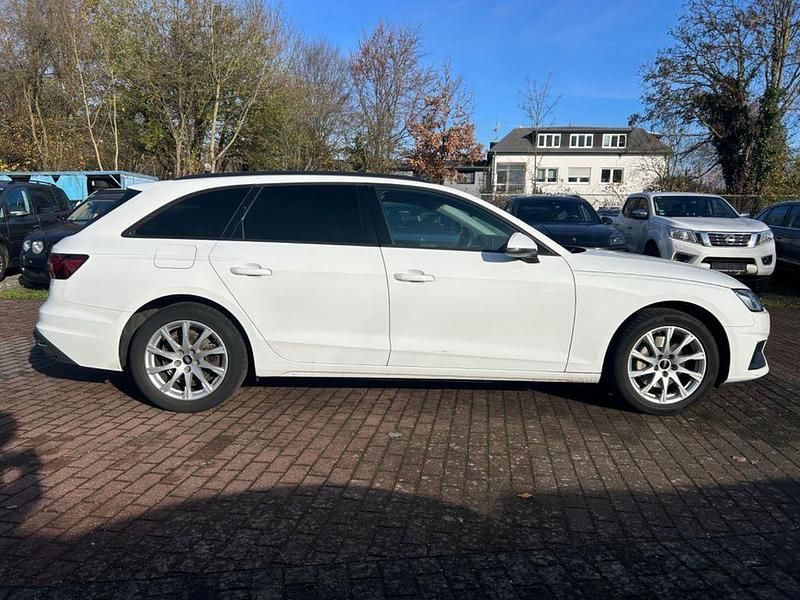 Gebraucht Audi A4 Sport 204 PS (150 kW) 2022 Ibisweiss Kombi