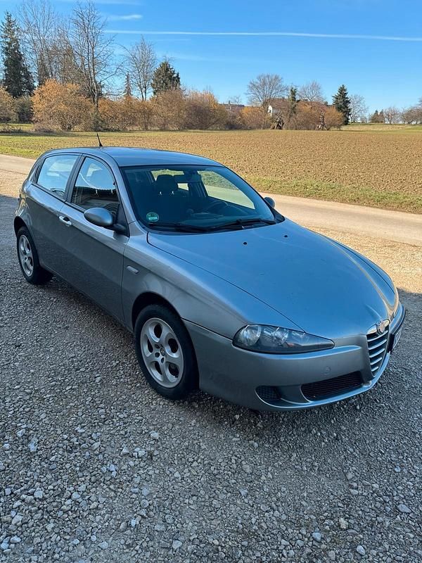 Gebraucht Alfa Romeo 147 120 PS (88 kW) 2005 Silber Kleinwagen