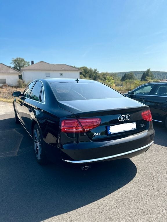 Schwarz Gebraucht 2010 Audi A8 Limousine | 12.000 € (Guter Preis) - Bild 1/4