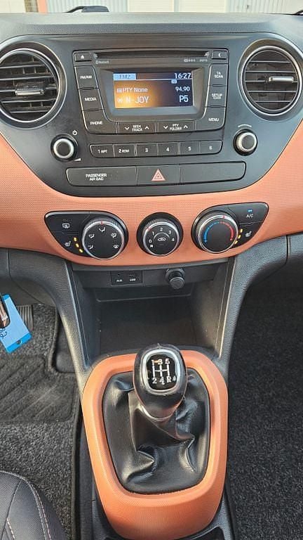 Gebraucht Hyundai i10 Edition 87 PS (63 kW) 2014 Grau Kleinwagen