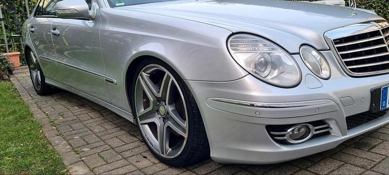 Gebraucht Mercedes E280 190 PS (139 kW) 2008 Silber Limousine
