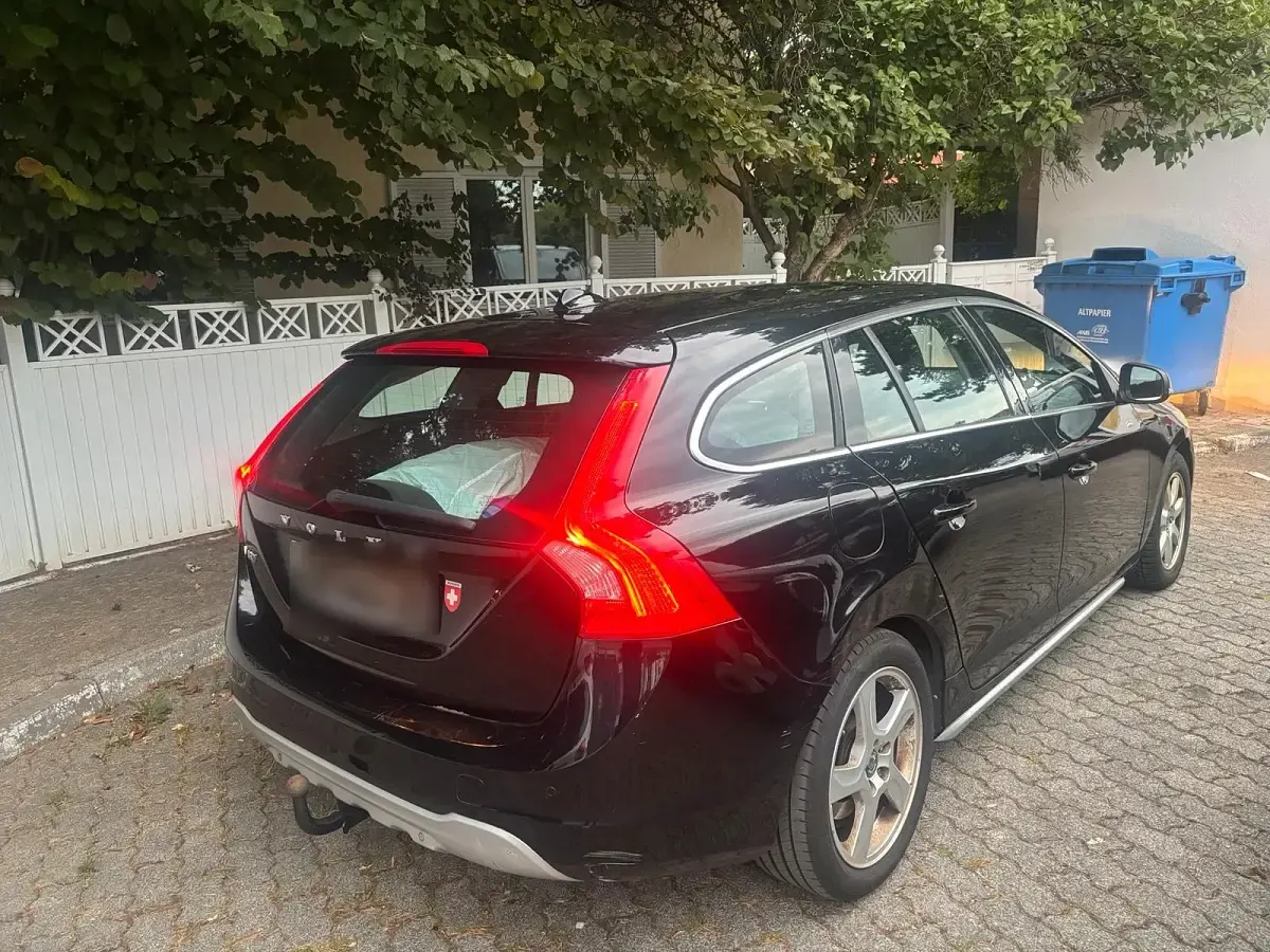 Gebraucht Volvo V60 163 PS (119 kW) 2011 Schwarz Kombi