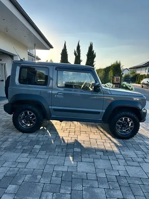 Gebraucht Suzuki Jimny Comfort+ 102 PS (75 kW) 2020 Grau SUV