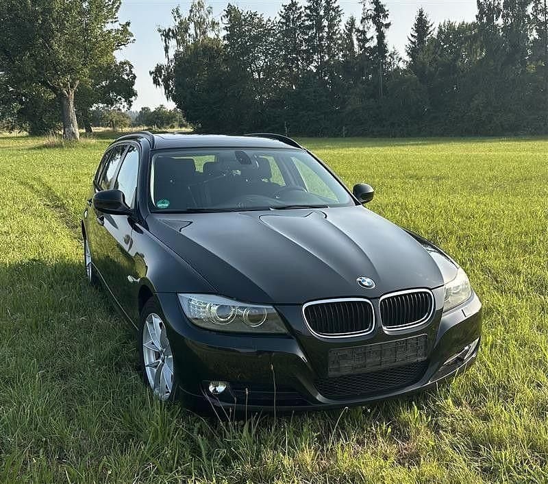 Schwarz Gebraucht 2010 BMW 318 Kombi | 3.700 € (Guter Preis) - Bild 1/4